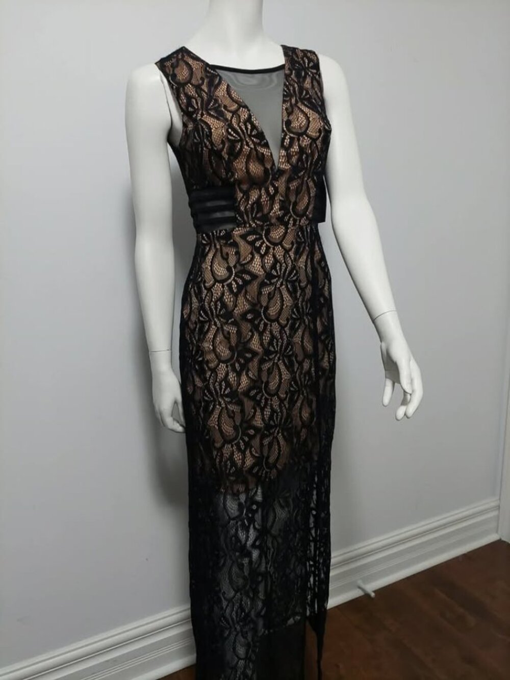 En Focus Studio Black Lace Nude Illusion Maxi Gown Size 4 NWT